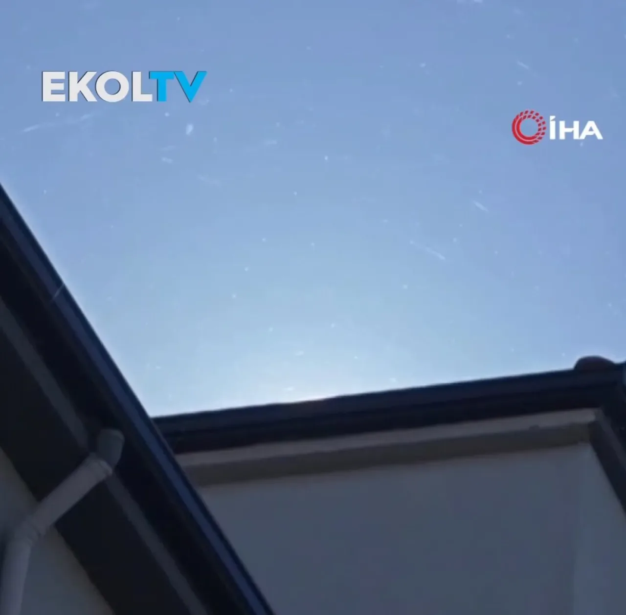 Tekirdağ'da Gökten Esrarengiz Örümcek Ağı Benzeri Cisimler Yağdı Tekirdağ'da Gökten Esrarengiz Örümcek Ağı Benzeri Cisimler Yağdı