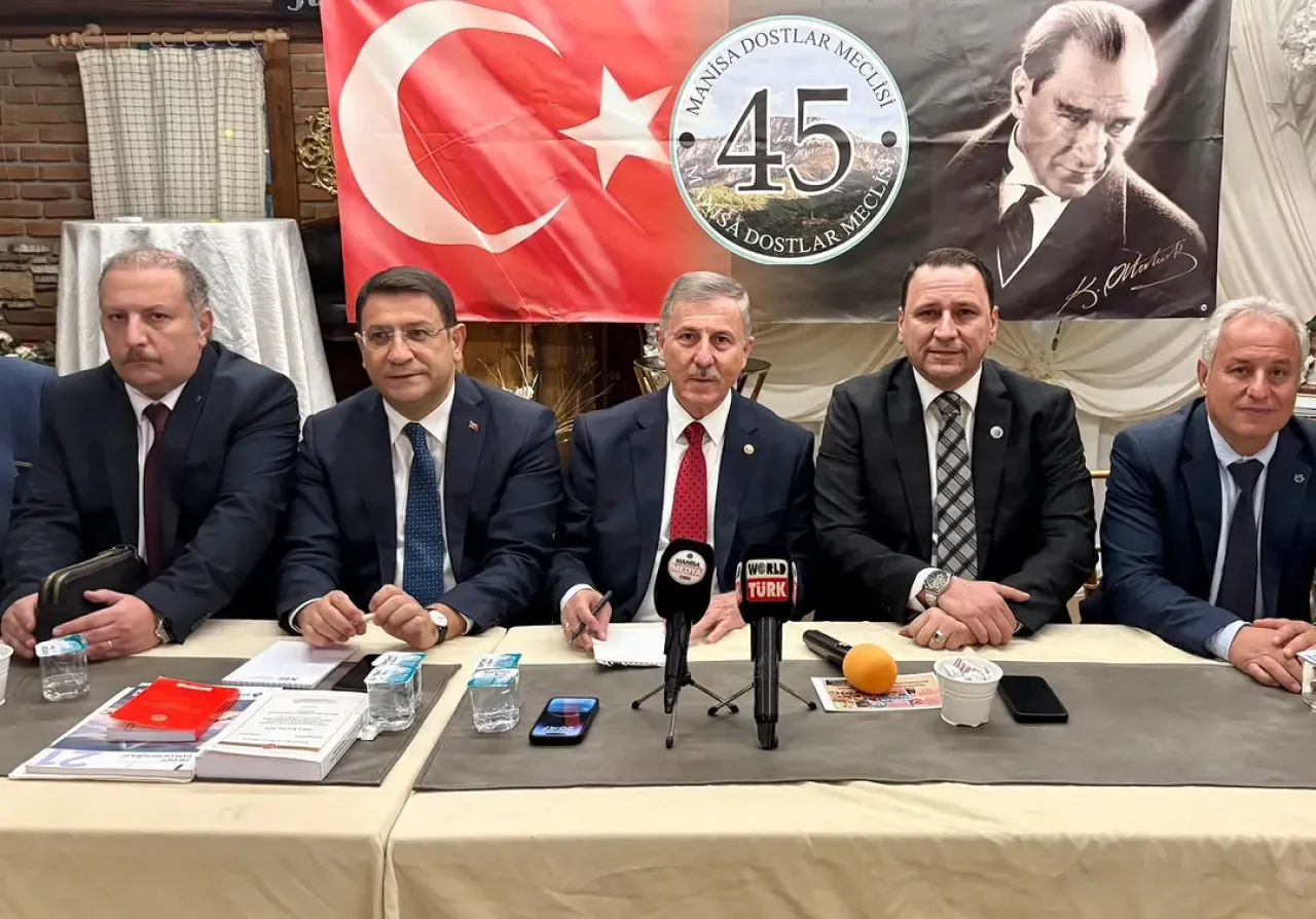 Deva Partisi'nden İdris Şahin, Manisa Dostlar Meclisi'ne Konuk Oldu Deva Partisi'nden İdris Şahin, Manisa Dostlar Meclisi'ne Konuk Oldu