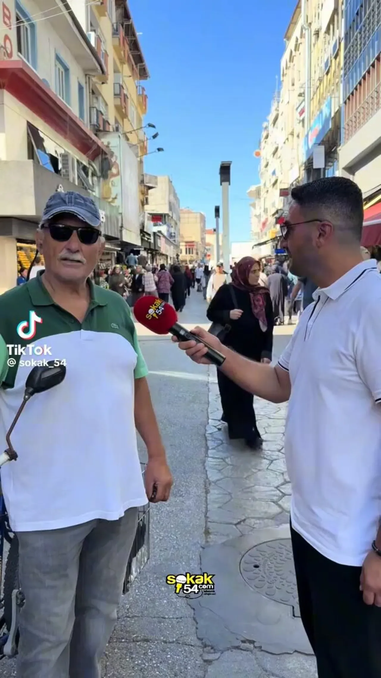 Sokak Röportajında Atatürk ve Ekonomi Vurgusu: "Uçurumdan Aşağı Düştüğümüz Zaman Anlayacaklar" Sokak Röportajında Atatürk ve Ekonomi Vurgusu: "Uçurumdan Aşağı Düştüğümüz Zaman Anlayacaklar"