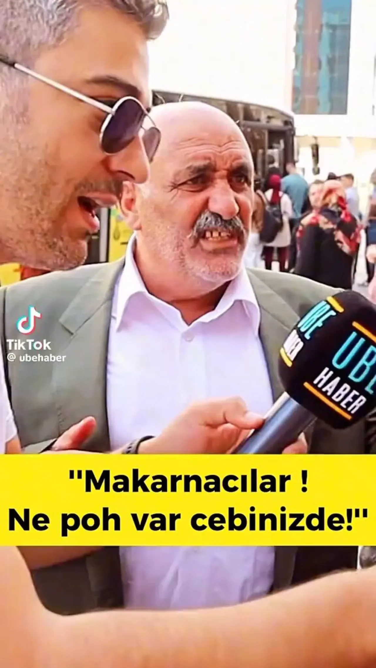Türkiye'de Vatandaşlardan Yüksek Hayat Pahalılığı ve Ekonomik Sıkıntılara Tepki Türkiye'de Vatandaşlardan Yüksek Hayat Pahalılığı ve Ekonomik Sıkıntılara Tepki