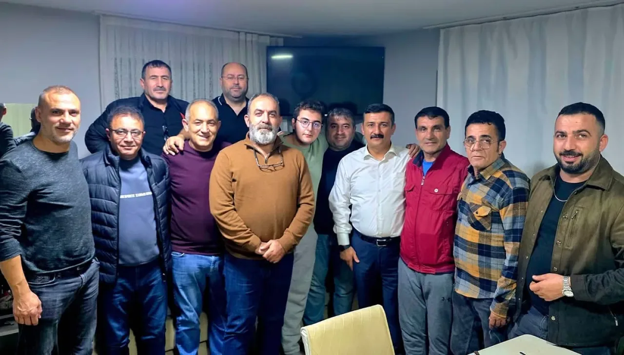 Yüksel Selçuk Türkoğlu, Bursa'da Muhtar Ziyareti ile Gündemi Değerlendirdi Yüksel Selçuk Türkoğlu, Bursa'da Muhtar Ziyareti ile Gündemi Değerlendirdi