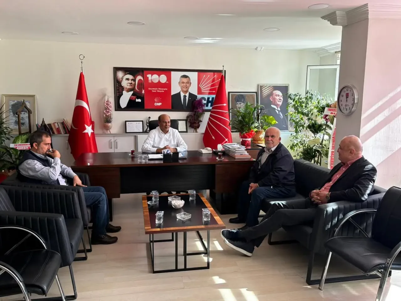 CHP Gaziantep İl Başkanı Vakkas Acar, Kent Sorunlarını ve Çözüm Yollarını Masaya Yatırdı CHP Gaziantep İl Başkanı Vakkas Acar, Kent Sorunlarını ve Çözüm Yollarını Masaya Yatırdı