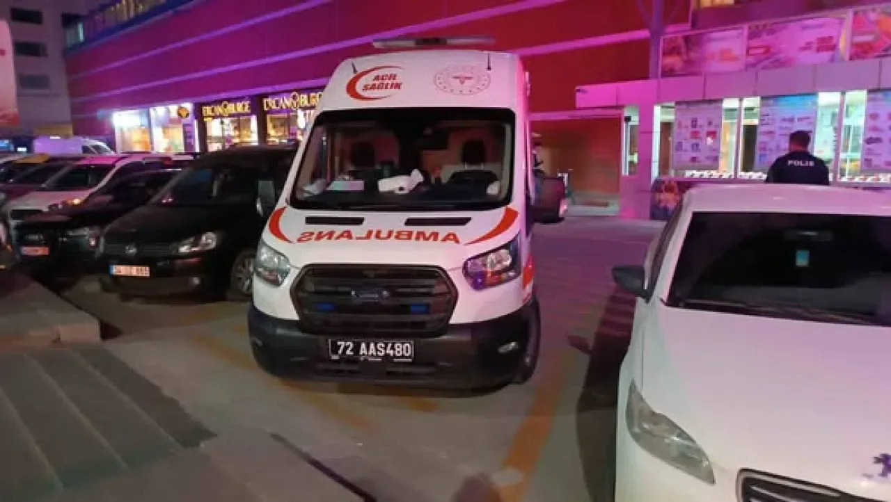 Batman'da AVM'deki Yürüyen Merdiven Kazası: Çocuğun Parmağı Koptu Batman'da AVM'deki Yürüyen Merdiven Kazası: Çocuğun Parmağı Koptu