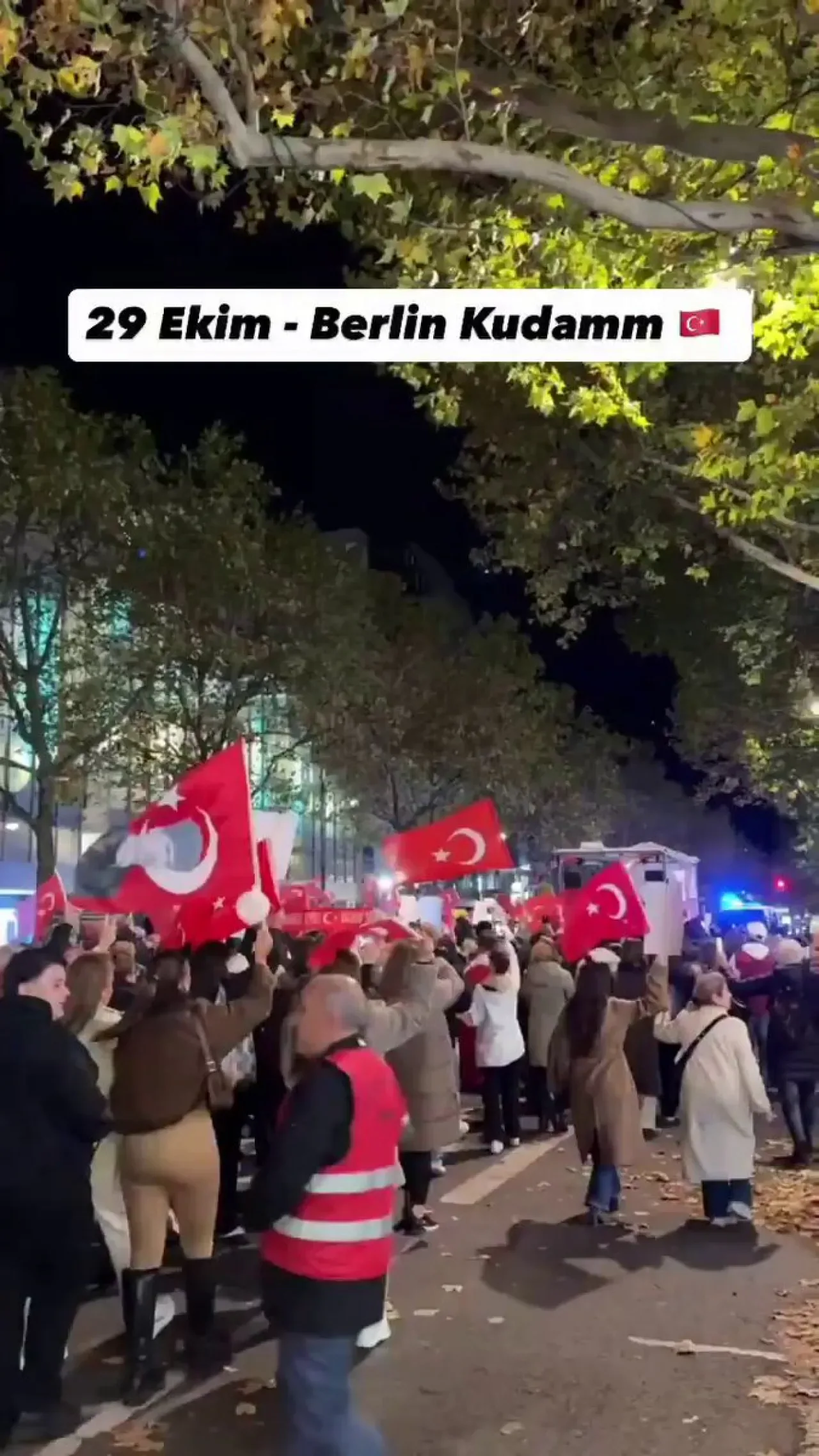 Almanya'daki Türkler Berlin'de Cumhuriyet Bayramı Coşkusu Yaşadı Almanya'daki Türkler Berlin'de Cumhuriyet Bayramı Coşkusu Yaşadı