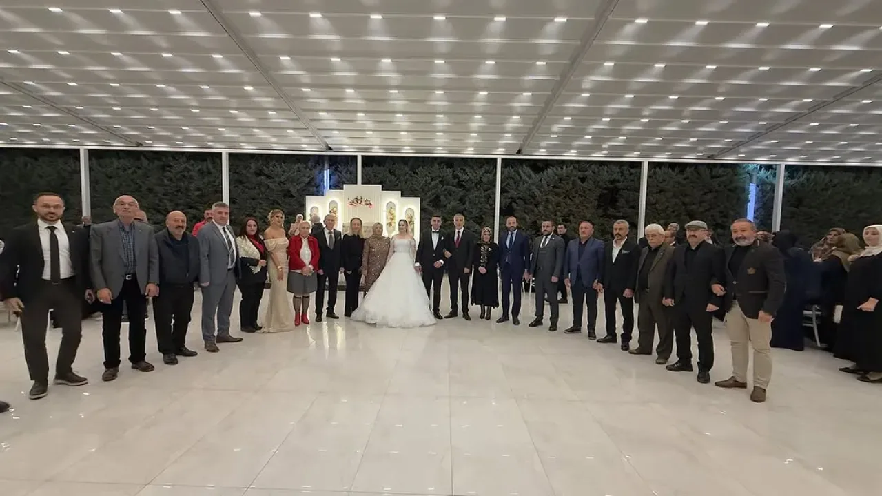 MHP Yenimahalle İlçe Teşkilatından Düğün Ziyareti MHP Yenimahalle İlçe Teşkilatından Düğün Ziyareti