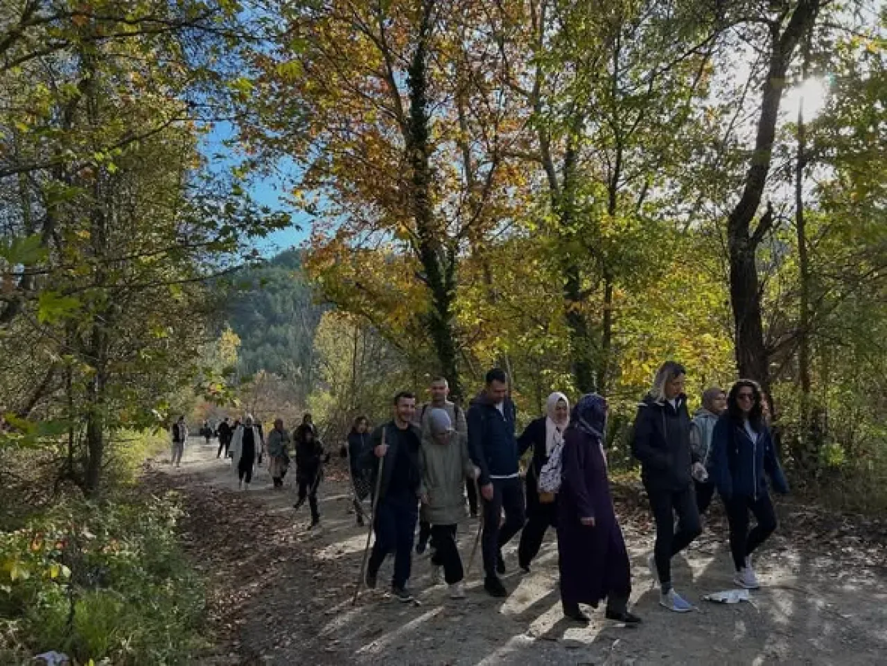 Dursunbey'de Doğa Turizmi Gölcük'te Renklendi Dursunbey'de Doğa Turizmi Gölcük'te Renklendi