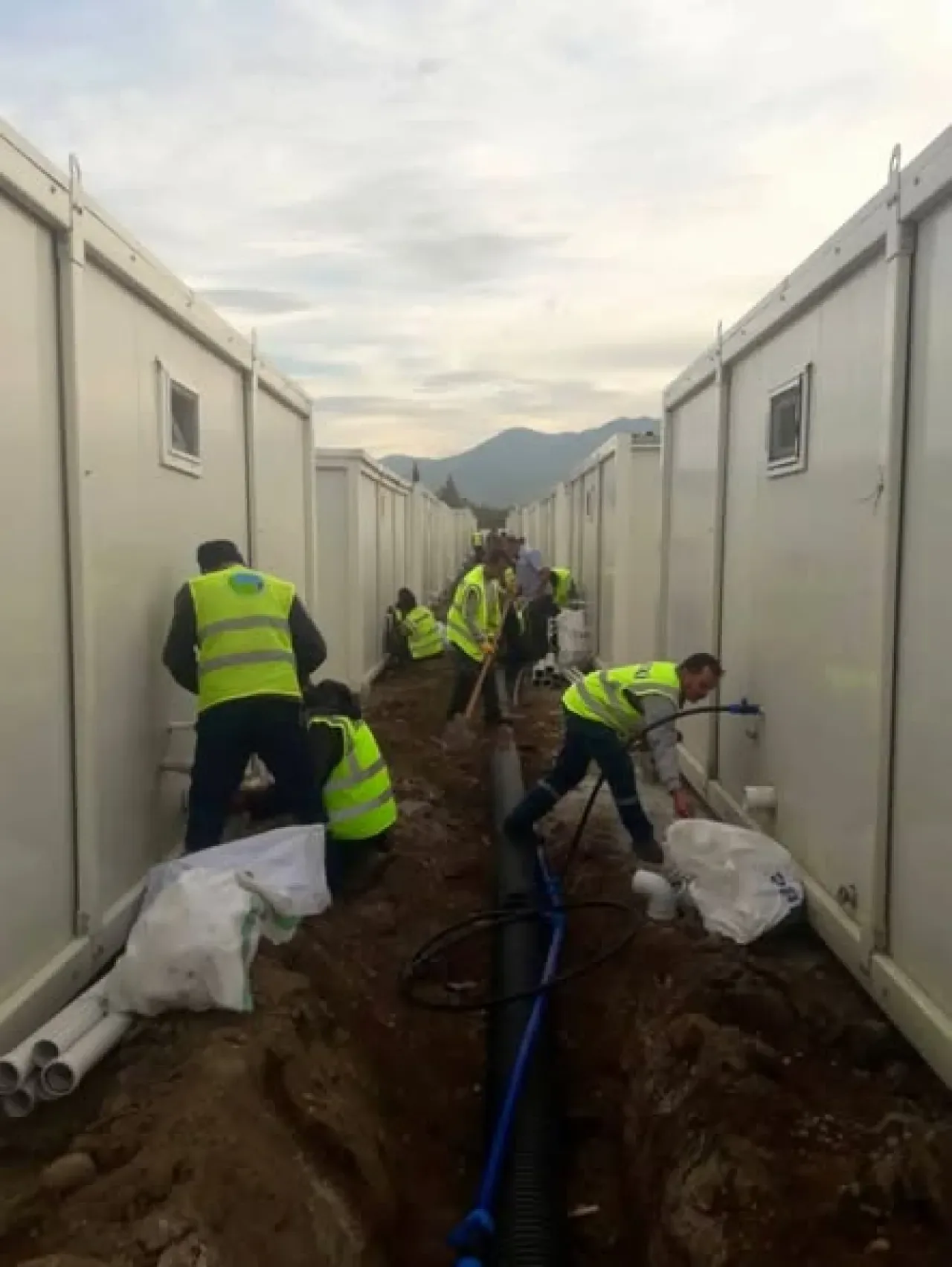 BASKİ, Sındırgı'daki Depremzedeler İçin Konteynır Altyapısını Tamamladı BASKİ, Sındırgı'daki Depremzedeler İçin Konteynır Altyapısını Tamamladı