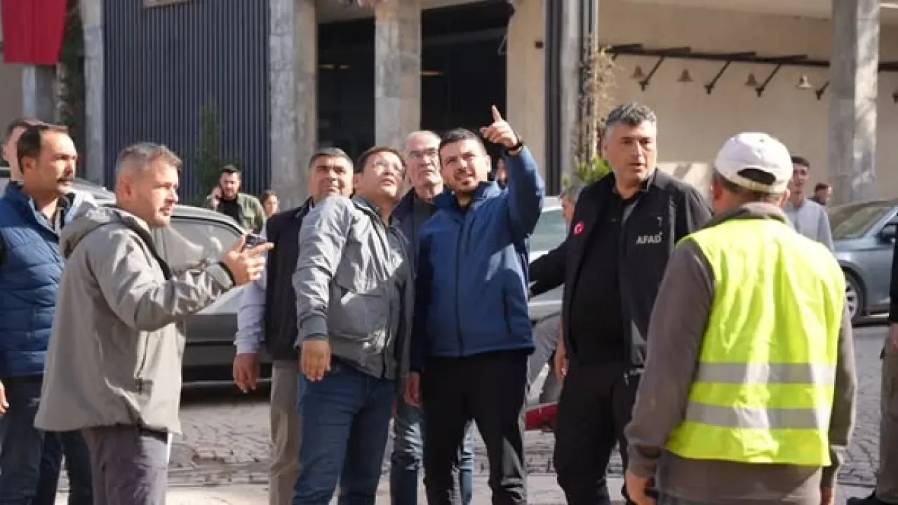 Sındırgı'da Deprem Sonrası Prefabrik Çarşı Projesi ve Koordinasyon Toplantısı Sındırgı'da Deprem Sonrası Prefabrik Çarşı Projesi ve Koordinasyon Toplantısı