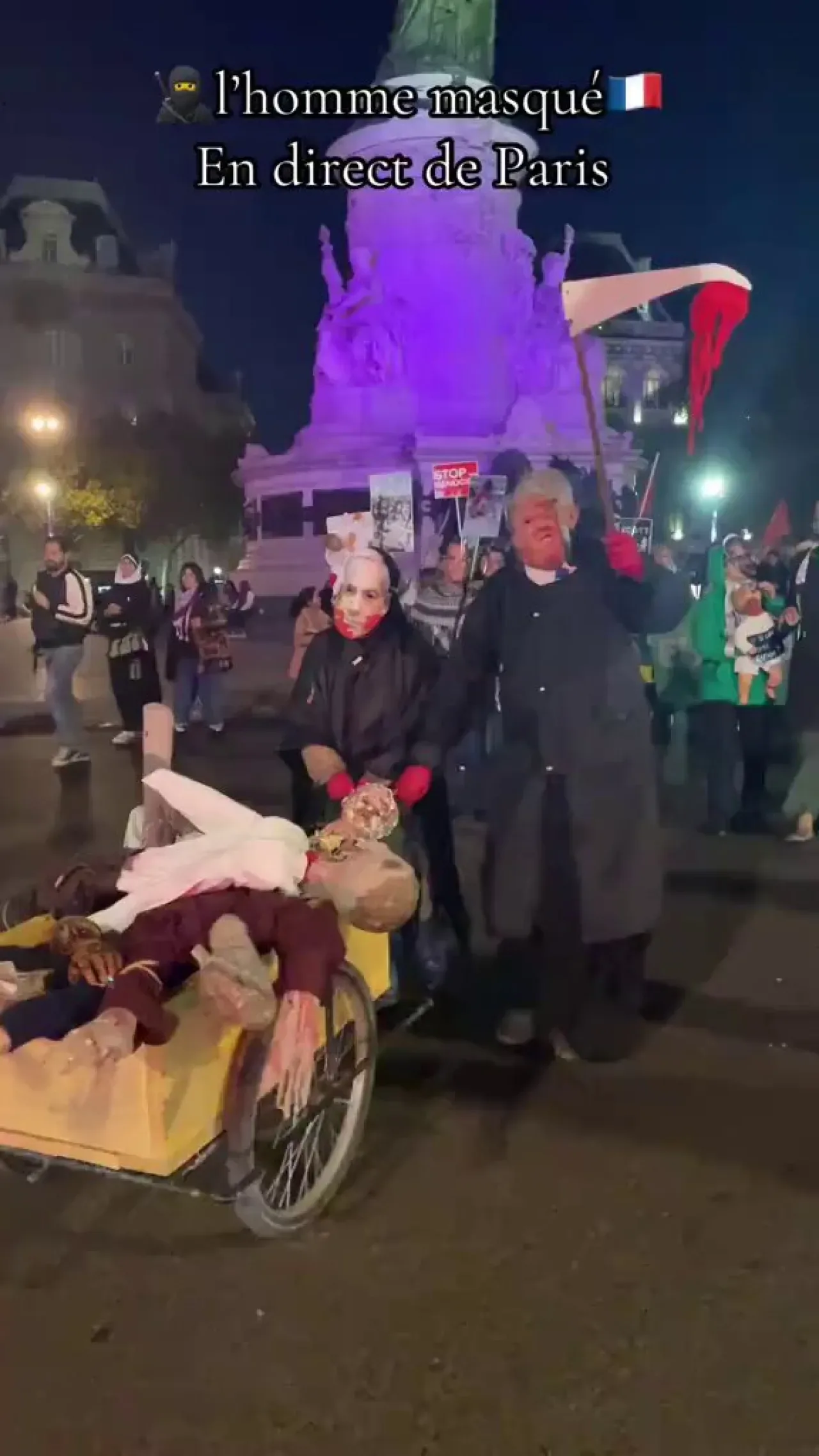 Paris'te Netanyahu Kılığında Gaza Katliamı Protestosu Paris'te Netanyahu Kılığında Gaza Katliamı Protestosu