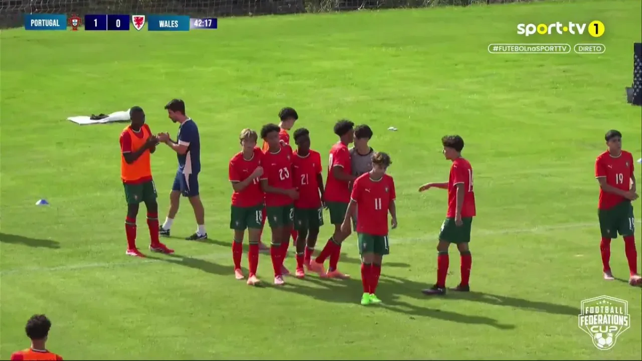 Cristiano Ronaldo'nun Oğlu Cristiano Jr., Portekiz U16 Milli Takımıyla İlk Golünü Türkiye'de Attı Cristiano Ronaldo'nun Oğlu Cristiano Jr., Portekiz U16 Milli Takımıyla İlk Golünü Türkiye'de Attı