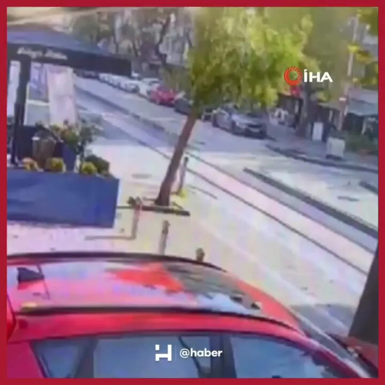 Bursa'da Mercedes G Kasa Kaçınma Manevrası: Tatlıcı Dükkanına Dalış Bursa'da Mercedes G Kasa Kaçınma Manevrası: Tatlıcı Dükkanına Dalış