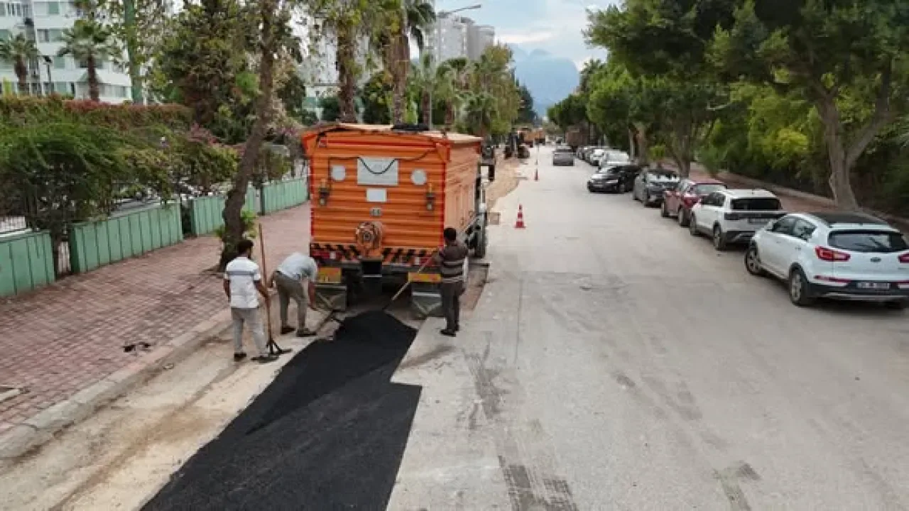 Antalya'da Altyapı Devrimi: Konyaaltı'nda Su Şebekesi ve Yollar Yenileniyor Antalya'da Altyapı Devrimi: Konyaaltı'nda Su Şebekesi ve Yollar Yenileniyor