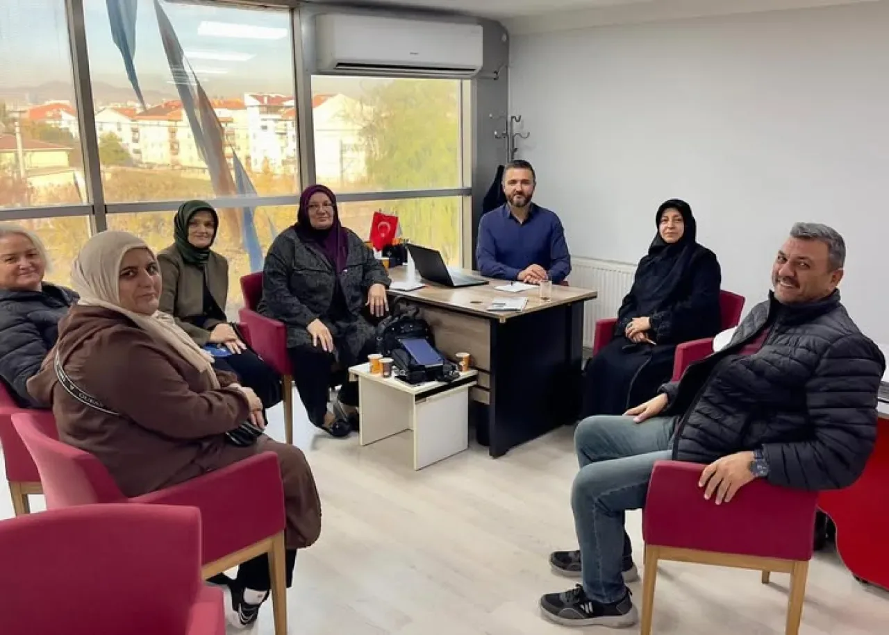 AK Parti Etimesgut'ta Sosyal Politikalara Yönelik Aylık Toplantı Gerçekleştirildi AK Parti Etimesgut'ta Sosyal Politikalara Yönelik Aylık Toplantı Gerçekleştirildi