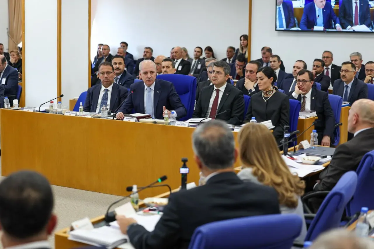 Mahir Ünal, Meclis Başkanı Numan Kurtulmuş'a Yönelik Saygısızlığı Kınadı Mahir Ünal, Meclis Başkanı Numan Kurtulmuş'a Yönelik Saygısızlığı Kınadı