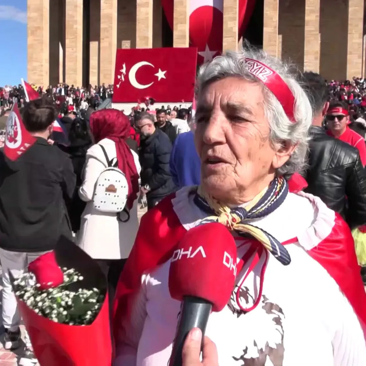 Anıtkabir Ziyaretinde Duygusal Anlar: "Atatürk'ün Yolunda Ölmek İstiyorum" Anıtkabir Ziyaretinde Duygusal Anlar: "Atatürk'ün Yolunda Ölmek İstiyorum"
