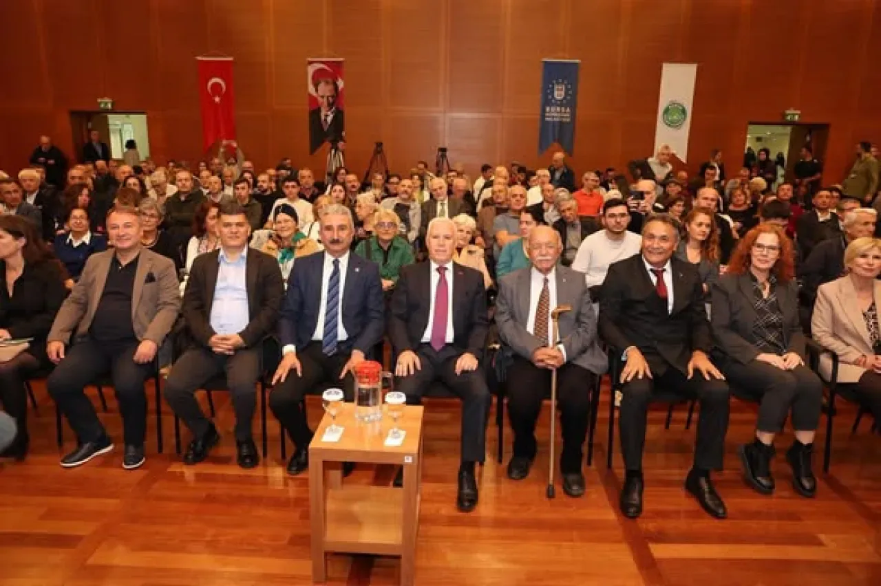 Bursa'da İklim Değişikliği Paneli: Doğayla Uyumlu Gelecek İçin Ortak Akıl Vurgusu Bursa'da İklim Değişikliği Paneli: Doğayla Uyumlu Gelecek İçin Ortak Akıl Vurgusu