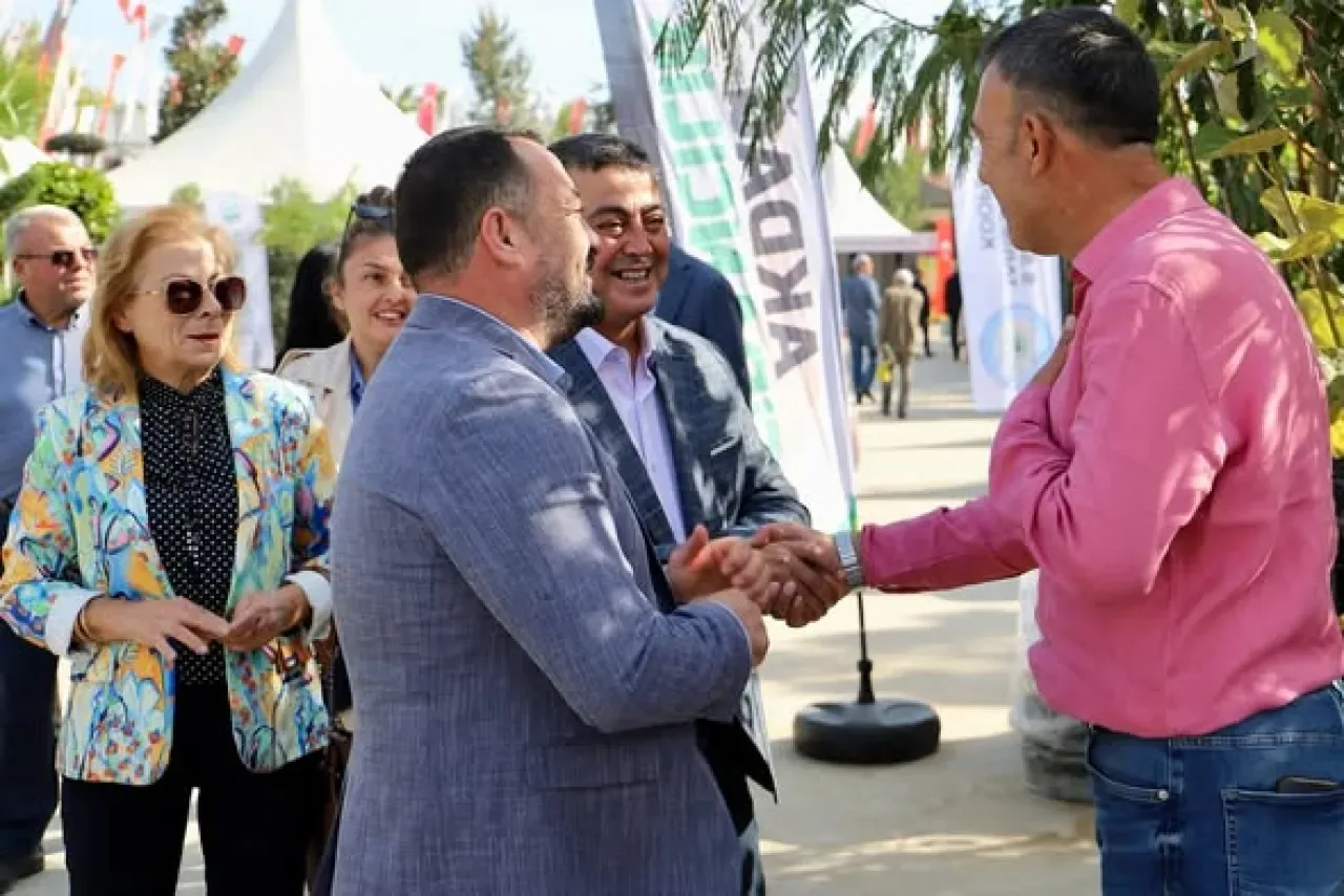 Ödemiş'te Süs Bitkileri ve Fidancılık Sergisi Büyük İlgi Gördü Ödemiş'te Süs Bitkileri ve Fidancılık Sergisi Büyük İlgi Gördü