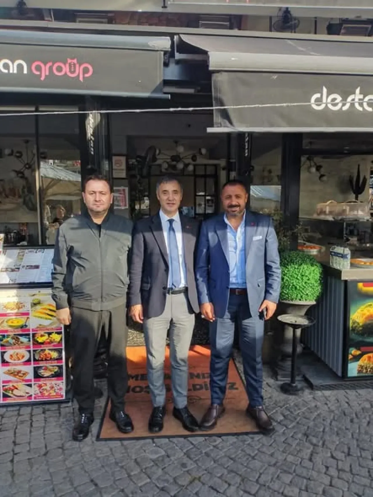 CHP Beşiktaş İlçe Başkanı Mehmet Arslan, Ortaköy Esnafı ile Bir Araya Geldi CHP Beşiktaş İlçe Başkanı Mehmet Arslan, Ortaköy Esnafı ile Bir Araya Geldi