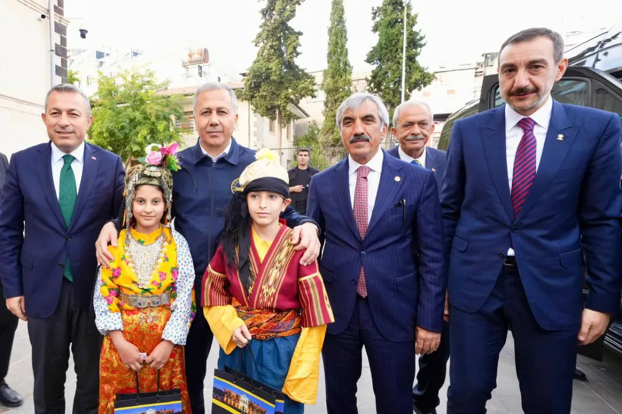 İçişleri Bakanı Ali Yerlikaya, Kilis Valisi Tahir Şahin'i Ziyaret Etti İçişleri Bakanı Ali Yerlikaya, Kilis Valisi Tahir Şahin'i Ziyaret Etti