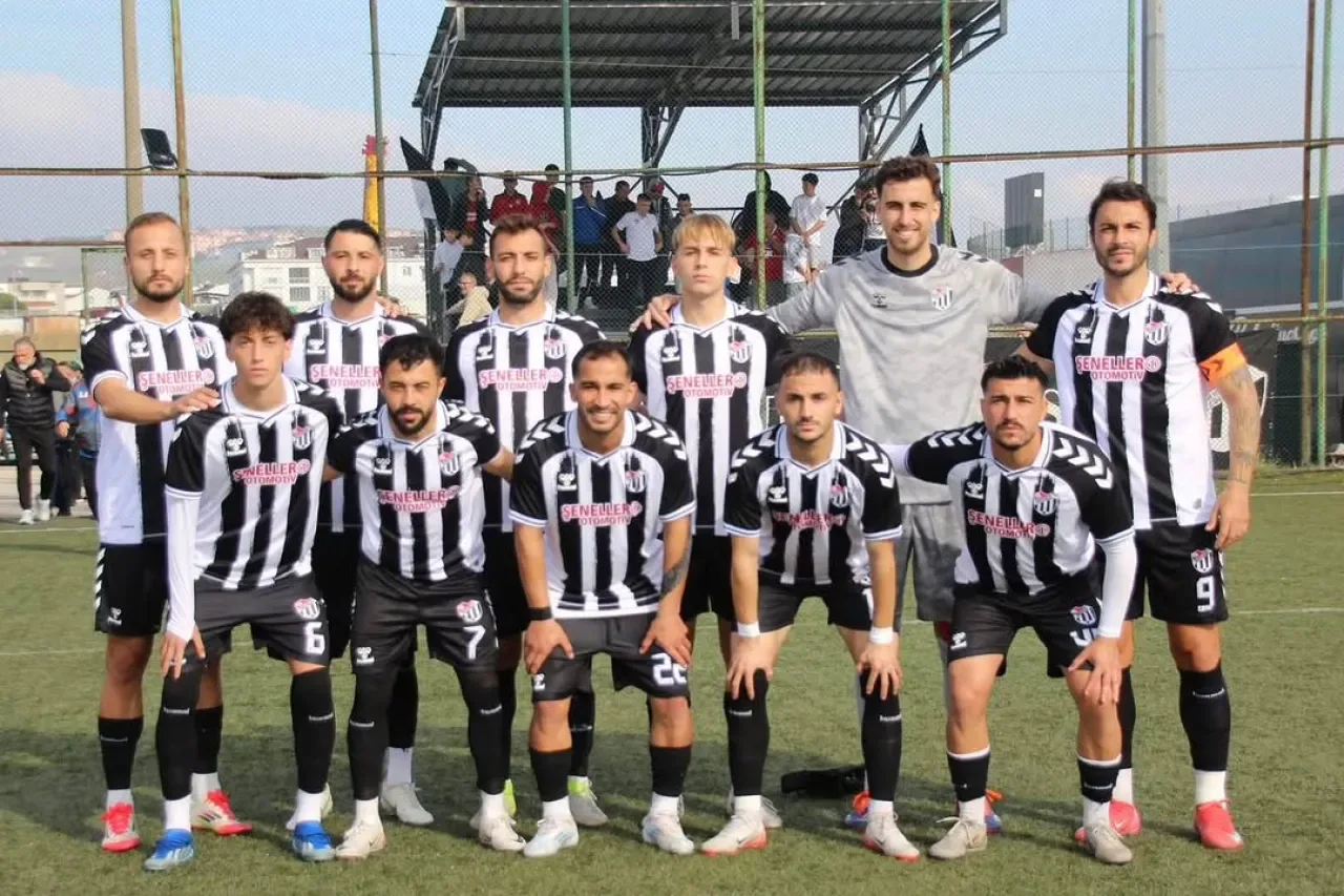 Burhaniye Belediyespor, Bandırma'yı 10-0 Mağlup Etti Burhaniye Belediyespor, Bandırma'yı 10-0 Mağlup Etti