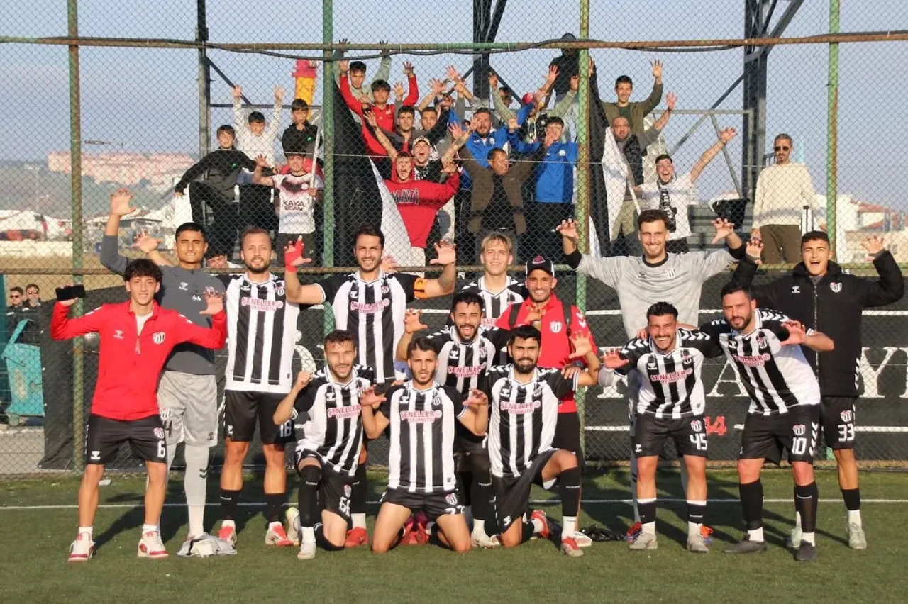 Burhaniye Belediyespor, Bandırma'da Fırtına Gibi Esiyor: Skor 10-0! Burhaniye Belediyespor, Bandırma'da Fırtına Gibi Esiyor: Skor 10-0!