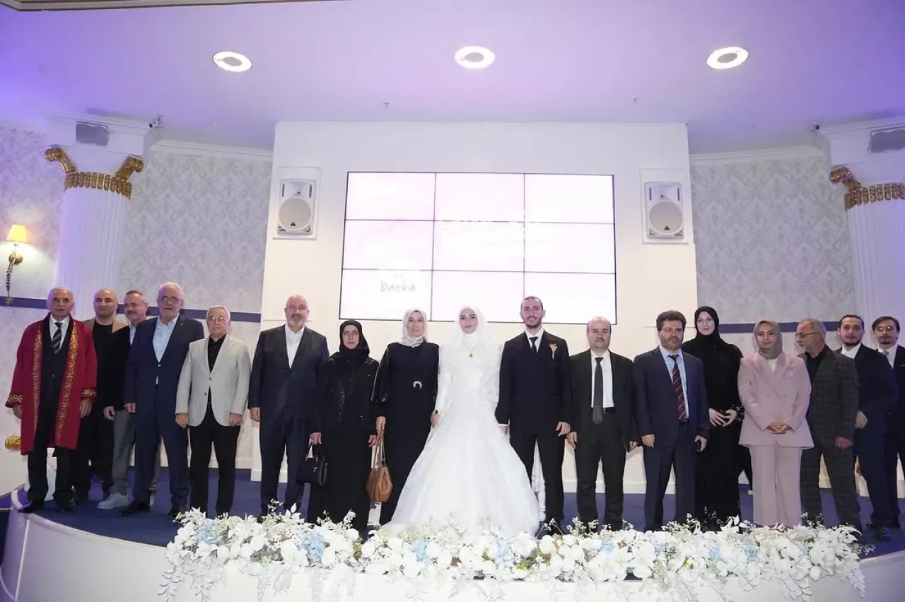 Ümraniye Belediye Başkanı İsmet Yıldırım, Beyza Bayındır ve İrfan Çelen'in Nikah Törenine Katıldı Ümraniye Belediye Başkanı İsmet Yıldırım, Beyza Bayındır ve İrfan Çelen'in Nikah Törenine Katıldı