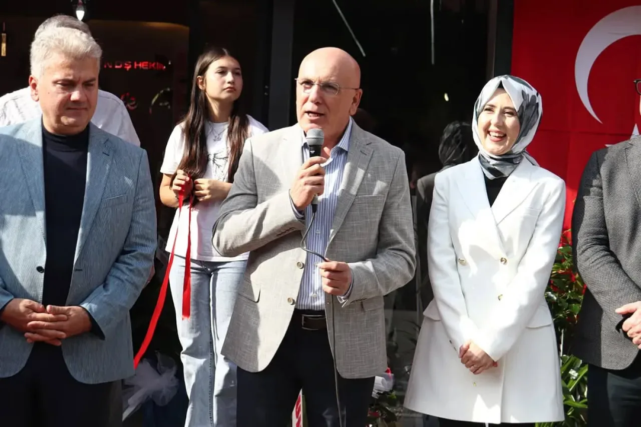 Balıkesir'de Diş Kliniği ve Hukuk Bürosu Açılışı Balıkesir'de Diş Kliniği ve Hukuk Bürosu Açılışı