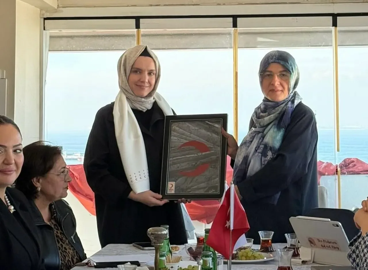 Türk Kızılay İstanbul Kadın Kolları, Kadın Başkanları İle Bir Araya Geldi Türk Kızılay İstanbul Kadın Kolları, Kadın Başkanları İle Bir Araya Geldi
