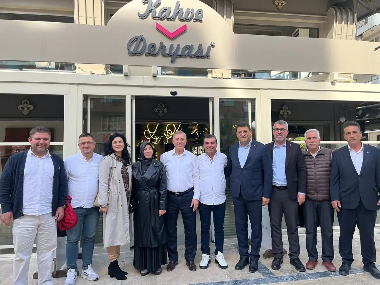 Salihli'de Muhalefet Partileri İş Birliği Görüşmesi Salihli'de Muhalefet Partileri İş Birliği Görüşmesi
