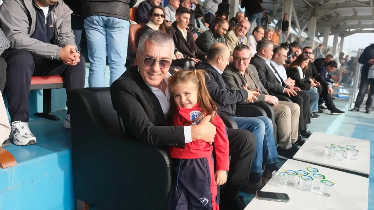Beylikdüzüspor, Taraftar ve Başkan Metin Aydın'a Teşekkür Etti Beylikdüzüspor, Taraftar ve Başkan Metin Aydın'a Teşekkür Etti