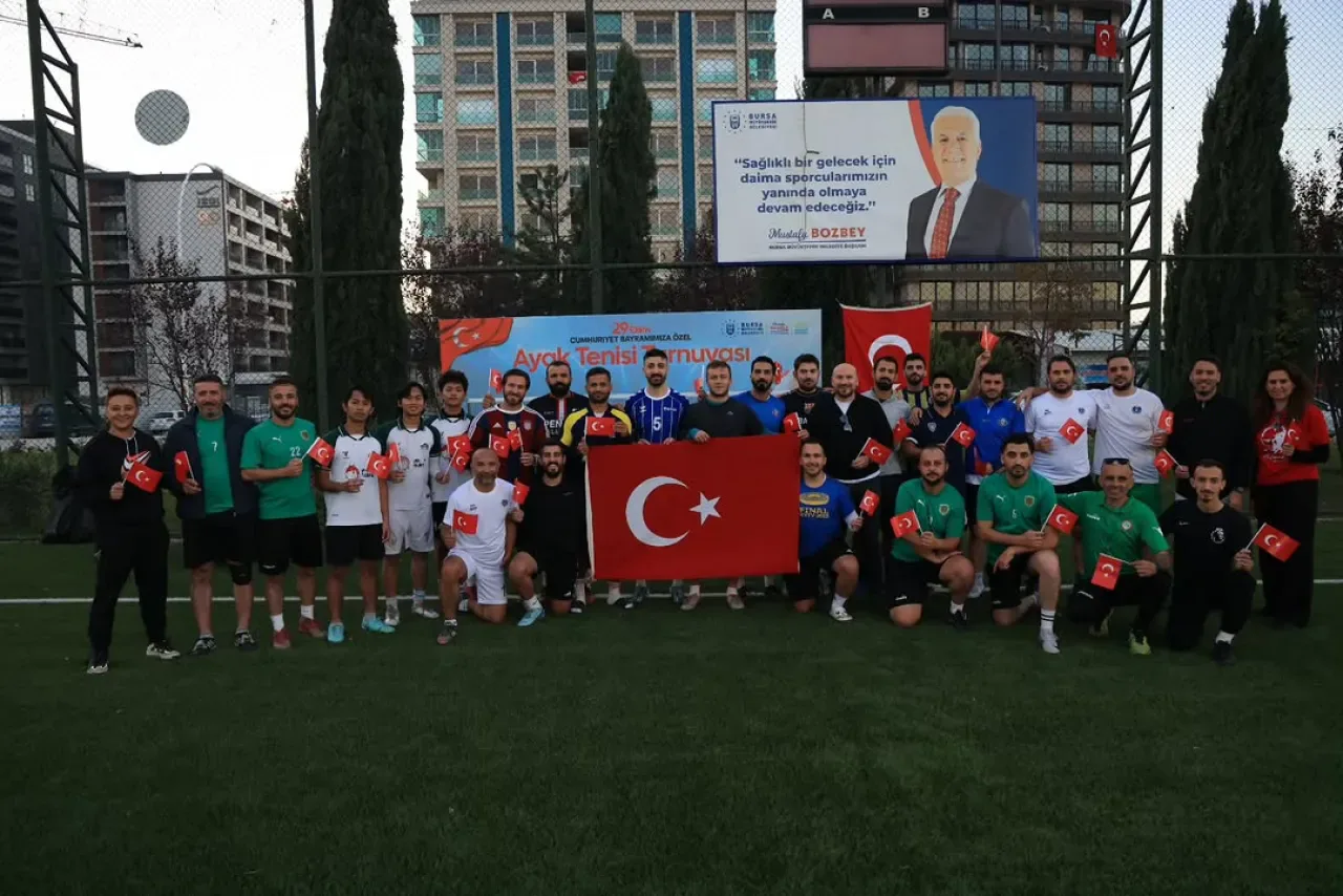 Bursa'da Cumhuriyet Coşkusu Ayak Tenisi Turnuvası ile Taçlandı Bursa'da Cumhuriyet Coşkusu Ayak Tenisi Turnuvası ile Taçlandı