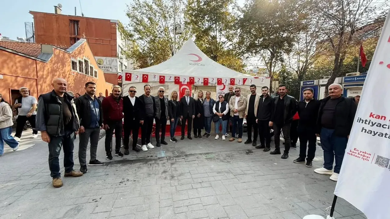 MHP Bakırköy İlçe Başkanı Turgut İnan ve Partililer Kızılay Haftası'nda Kan Bağışladı MHP Bakırköy İlçe Başkanı Turgut İnan ve Partililer Kızılay Haftası'nda Kan Bağışladı
