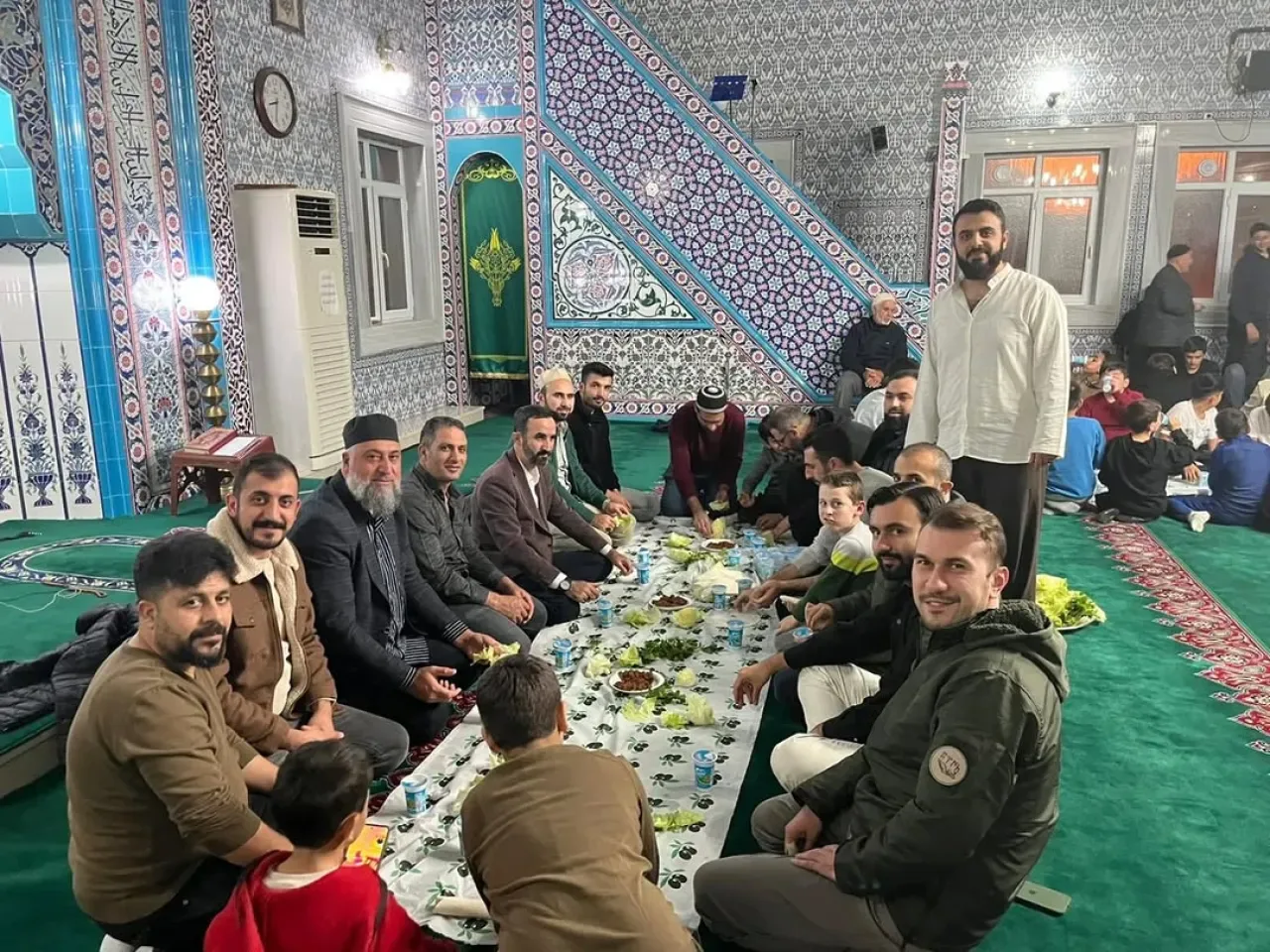 Çatalca'da Gençler ve Müftü Oklalı Mahallesi Camii'nde Bir Araya Geldi Çatalca'da Gençler ve Müftü Oklalı Mahallesi Camii'nde Bir Araya Geldi