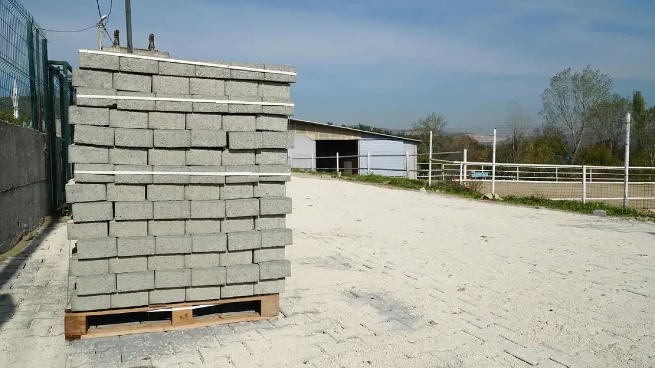 Mustafakemalpaşa'da Kırsal Mahallelerin Yolları Parke Taş ile Buluşuyor Mustafakemalpaşa'da Kırsal Mahallelerin Yolları Parke Taş ile Buluşuyor
