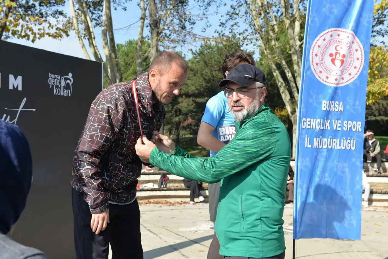 Kestel Belediye Başkanı Ferhat Erol, "Bir Adım Bin Umut Koşusu"nda Gençlerle Buluştu Kestel Belediye Başkanı Ferhat Erol, "Bir Adım Bin Umut Koşusu"nda Gençlerle Buluştu