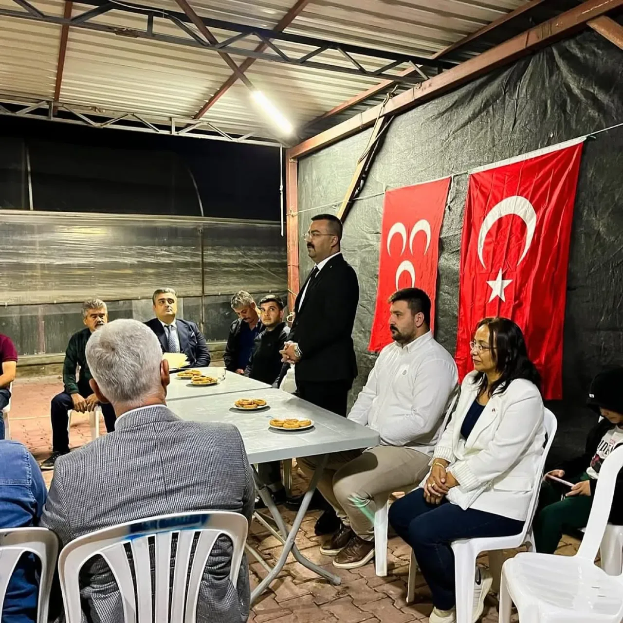 MHP Antalya'dan Kumluca'da "Hayırlı Günler Komşum" Ziyaretleri MHP Antalya'dan Kumluca'da "Hayırlı Günler Komşum" Ziyaretleri