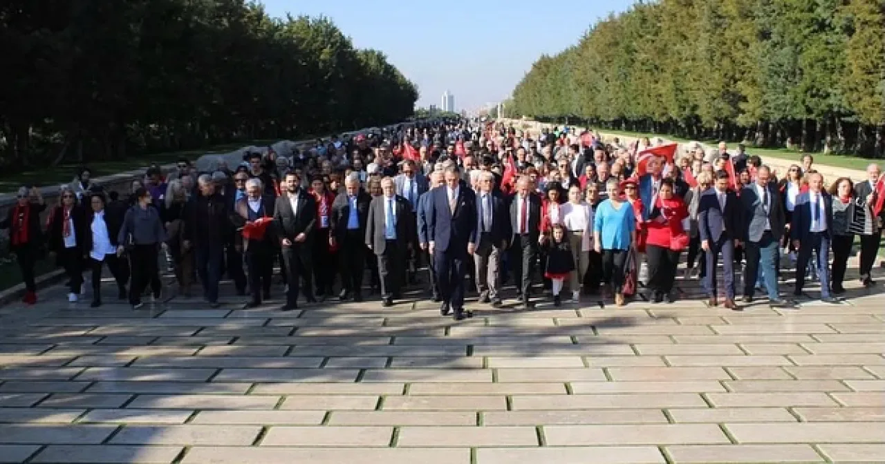 ADD İstanbul Şubeleri, Atatürk'ün Huzurunda Anıtkabir'i Ziyaret Etti ADD İstanbul Şubeleri, Atatürk'ün Huzurunda Anıtkabir'i Ziyaret Etti