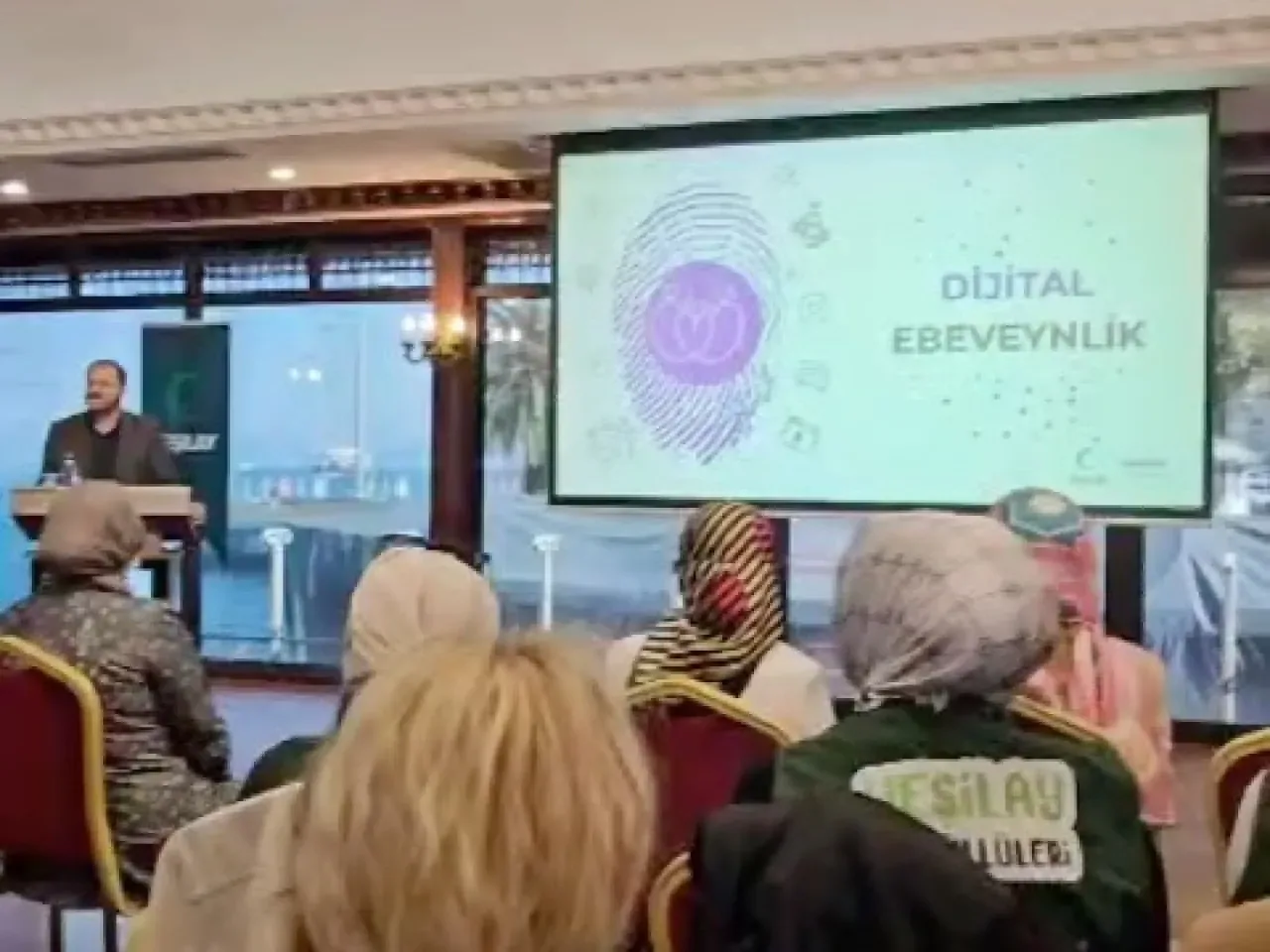 Yeşilay Üsküdar, Dijital Ebeveynlik Eğitimi Düzenledi Yeşilay Üsküdar, Dijital Ebeveynlik Eğitimi Düzenledi