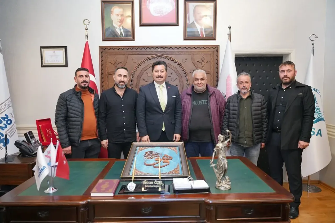 Bursa Yenişehir'de Depolama ve Üretim Sektörü Temsilcilerinden Belediye Başkanı'na Ziyaret Bursa Yenişehir'de Depolama ve Üretim Sektörü Temsilcilerinden Belediye Başkanı'na Ziyaret