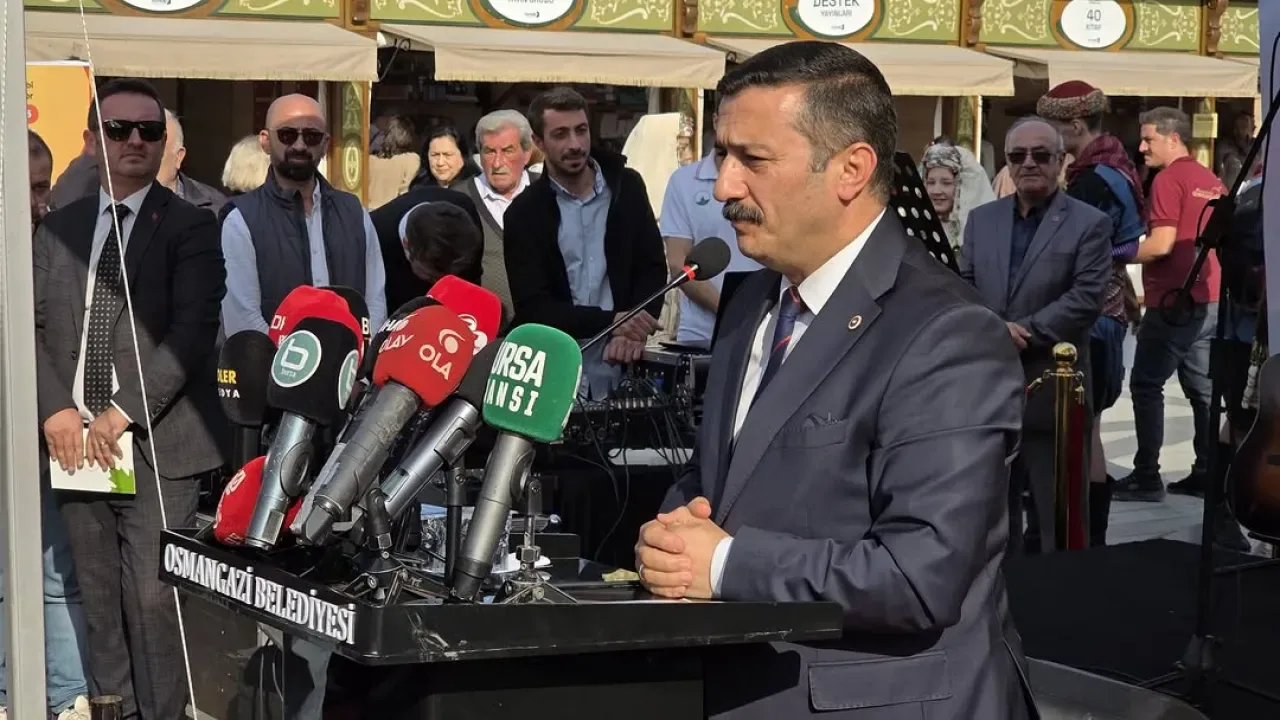 İYİ Partili Türkoğlu, Osmangazi Kitap Fuarı'nda Kitapseverlerle Buluştu İYİ Partili Türkoğlu, Osmangazi Kitap Fuarı'nda Kitapseverlerle Buluştu