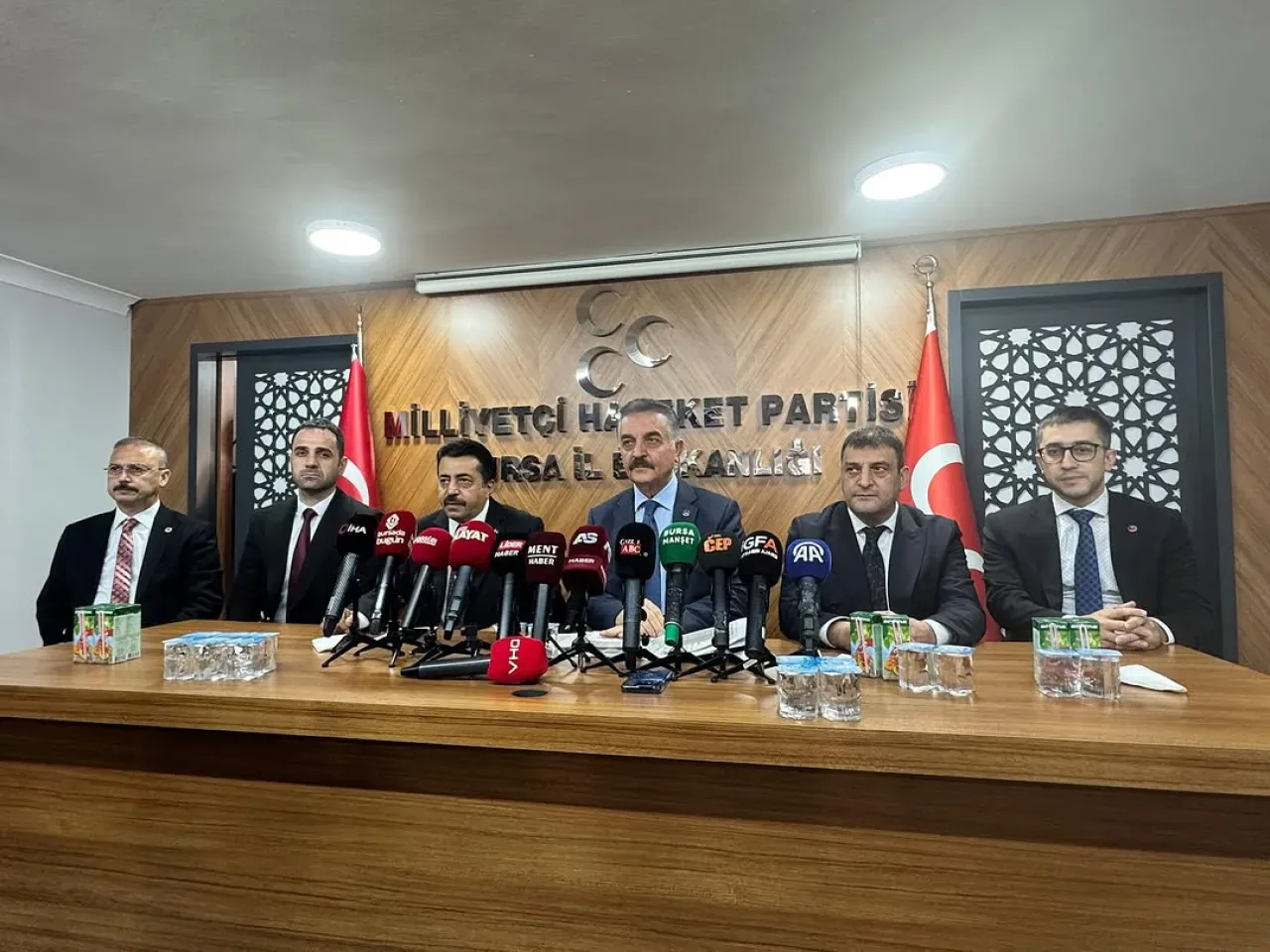 MHP'den Bursa'da "Hayırlı Günler Komşum" ve "Derdiniz Derdimizdir" Ziyaretleri MHP'den Bursa'da "Hayırlı Günler Komşum" ve "Derdiniz Derdimizdir" Ziyaretleri