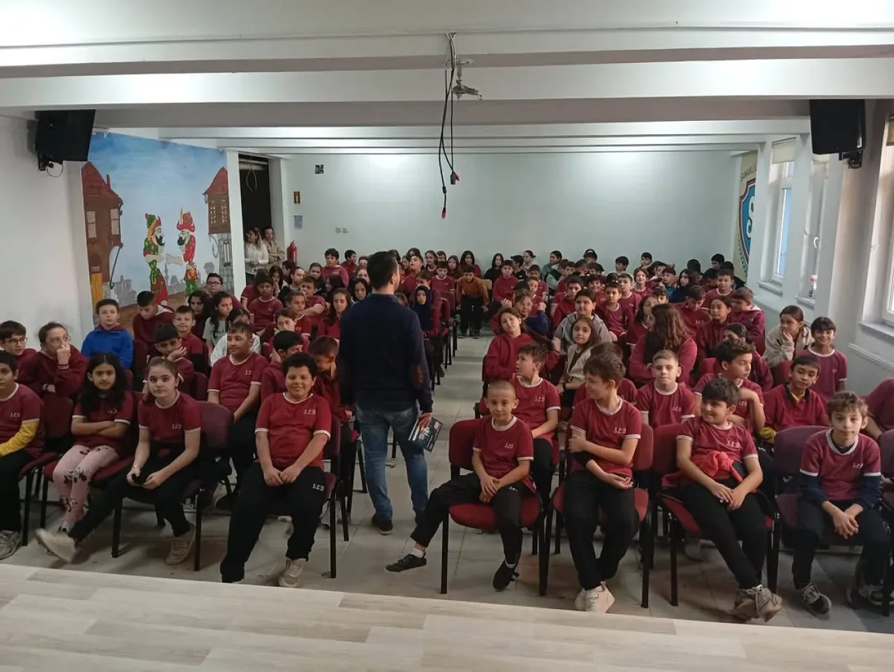 Bursa'da Öğrencilere Temizlik, Saygı ve Aile Bütünlüğü Semineri Bursa'da Öğrencilere Temizlik, Saygı ve Aile Bütünlüğü Semineri