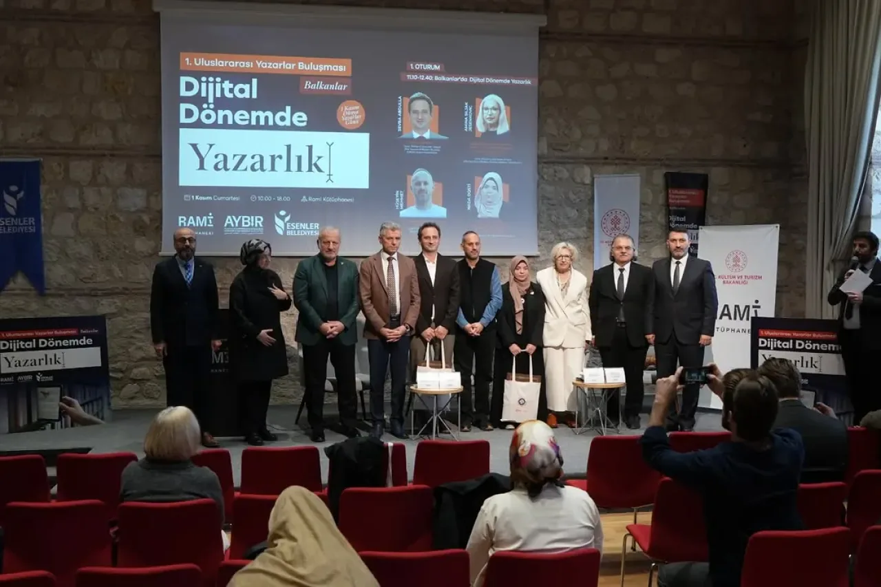 Esenler'de Uluslararası Yazarlar Buluşması: Dijital Çağda Yazarlık Konuşuldu Esenler'de Uluslararası Yazarlar Buluşması: Dijital Çağda Yazarlık Konuşuldu