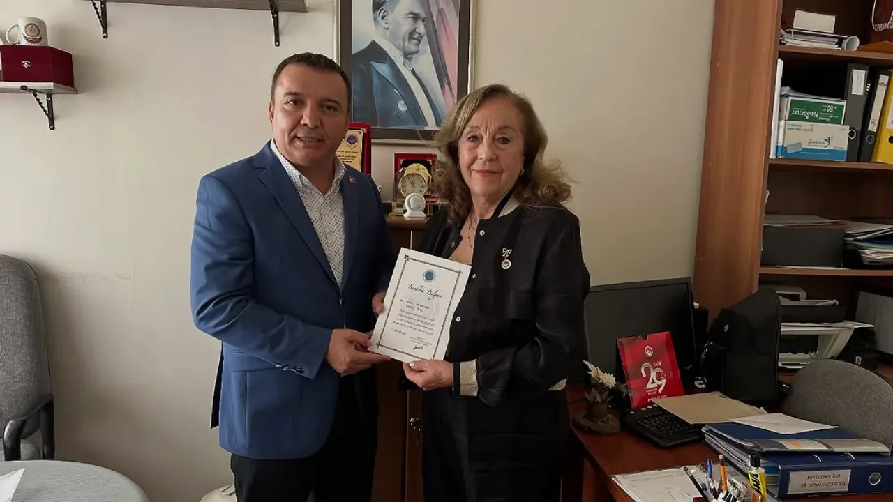 Antalya Gazeteciler Cemiyeti Başkanı'ndan Üniversiteli Gençlere Deneyim Paylaşımı Antalya Gazeteciler Cemiyeti Başkanı'ndan Üniversiteli Gençlere Deneyim Paylaşımı