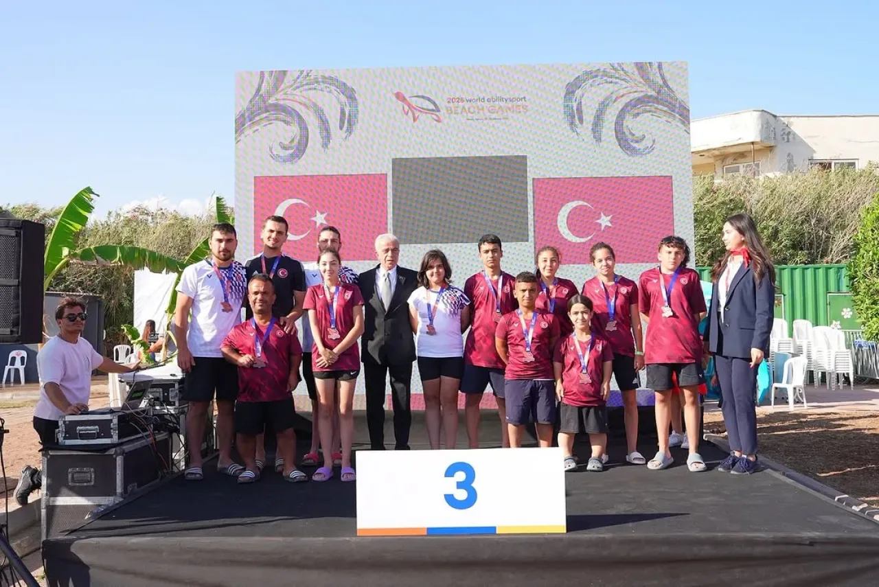 Gaziosmanpaşalı Badmintoncular Dünya Şampiyonası'ndan 4 Madalya ile Döndü Gaziosmanpaşalı Badmintoncular Dünya Şampiyonası'ndan 4 Madalya ile Döndü