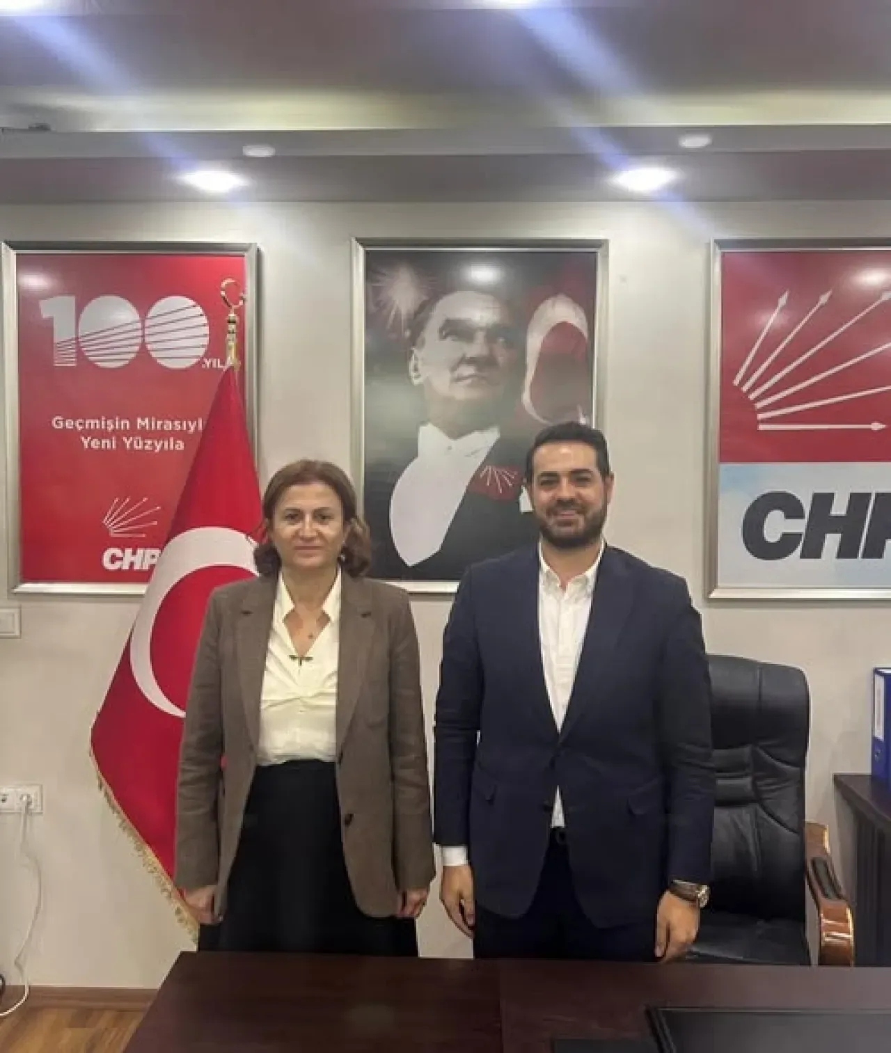 CHP'li Türkan Elçi, Arnavutköy İlçe Başkanlığı'nı Ziyaret Etti CHP'li Türkan Elçi, Arnavutköy İlçe Başkanlığı'nı Ziyaret Etti
