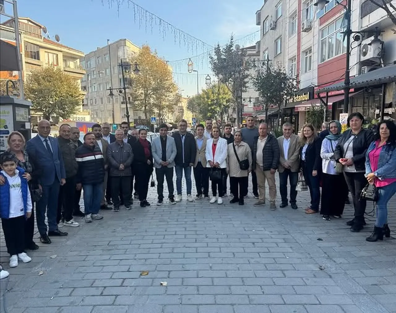 CHP'li Temsilciler Gaziosmanpaşa'da Esnaf Ziyareti Gerçekleştirdi CHP'li Temsilciler Gaziosmanpaşa'da Esnaf Ziyareti Gerçekleştirdi
