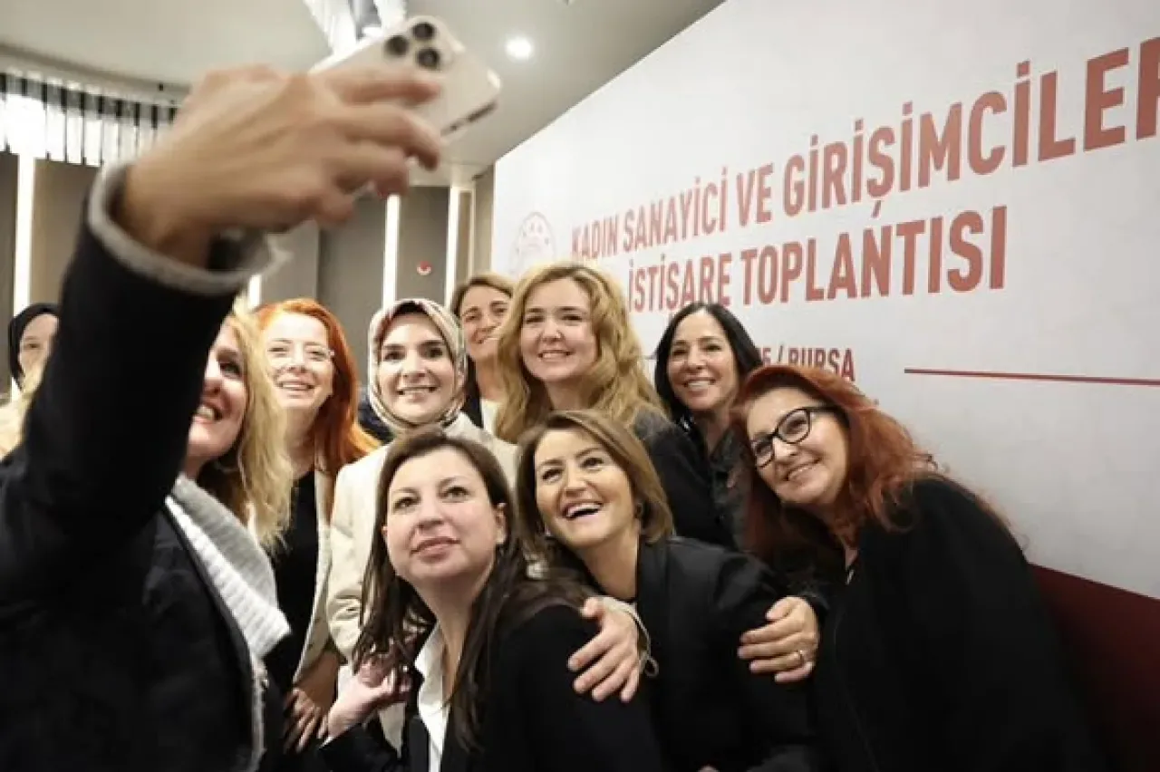 Bursa'da Kadın Sanayici ve Girişimcilerle İş Dünyasında Güç Birliği Bursa'da Kadın Sanayici ve Girişimcilerle İş Dünyasında Güç Birliği