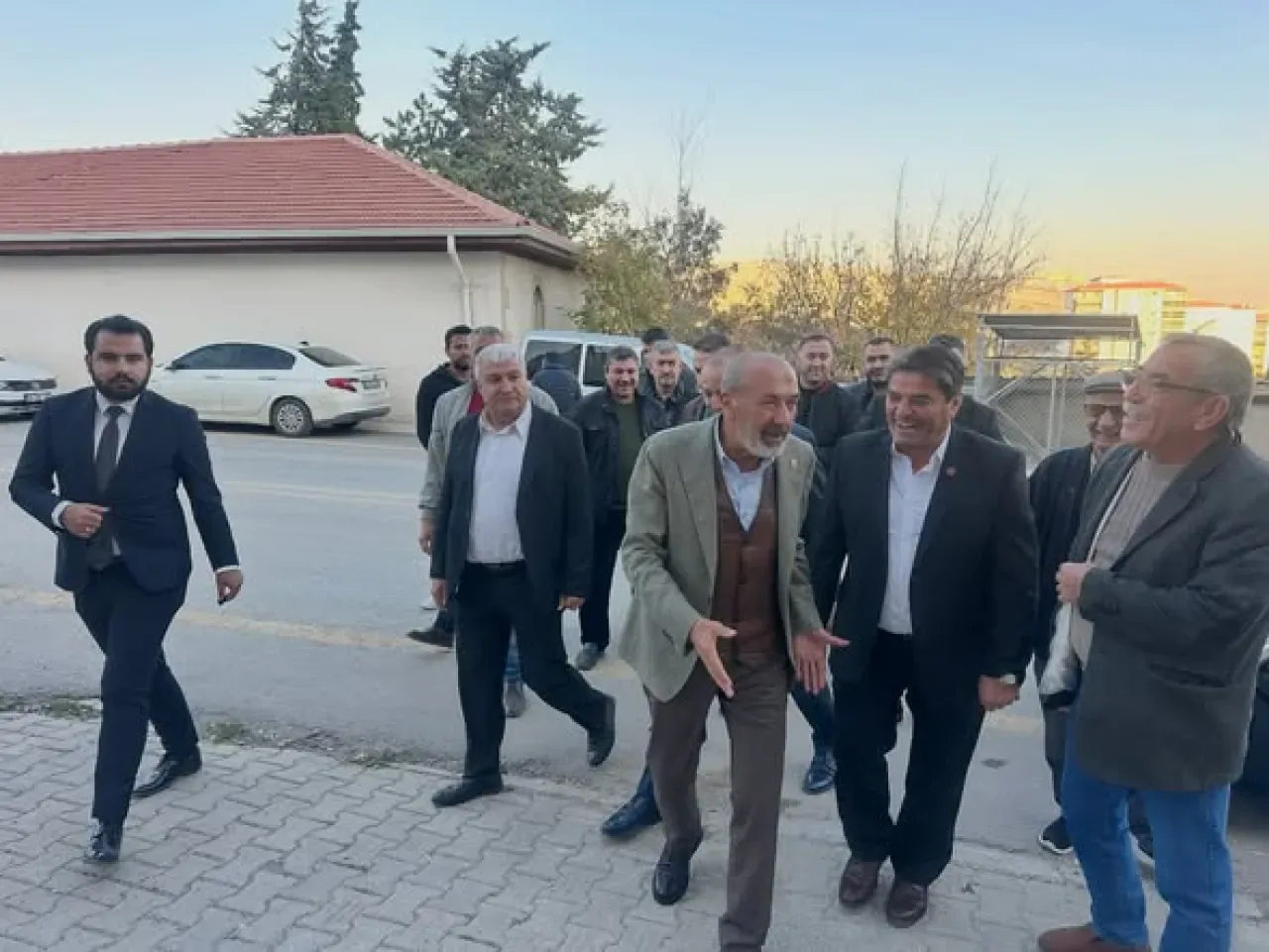 MHP'li Yıldırım, Yakacıklı Hemşehrileriyle Buluştu: "Taleplerinizin Takipçisiyiz" MHP'li Yıldırım, Yakacıklı Hemşehrileriyle Buluştu: "Taleplerinizin Takipçisiyiz"
