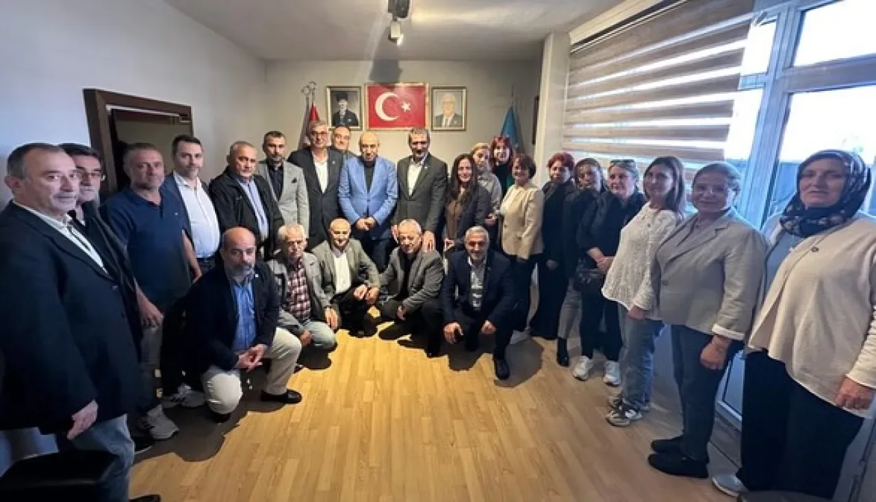 İYİ Parti'nin İstanbul İlçe Başkanlığı Ziyaretleri ve Yeni Üye Rozet Töreni İYİ Parti'nin İstanbul İlçe Başkanlığı Ziyaretleri ve Yeni Üye Rozet Töreni